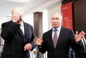 Російський президент Володимир Путін із білоруським колегою Олександром Лукашенком під час зустрічі в Сочі. 15 лютого 2019 року
