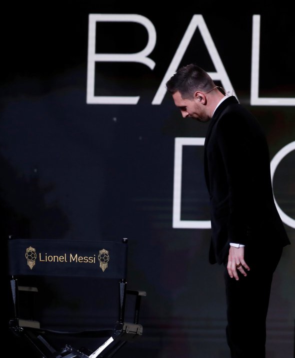 Лионель Месси готовится к церемонии определения лучшего футболиста года