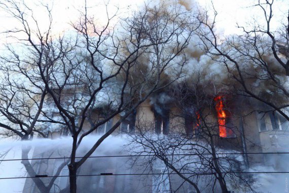 В здании Одесского колледжа экономики, права и гостинично-ресторанного бизнеса возник пожар
