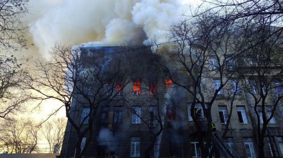 В здании Одесского колледжа экономики, права и гостинично-ресторанного бизнеса возник пожар