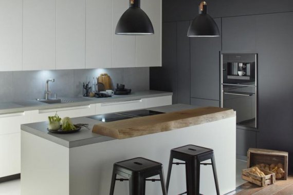 Інтер'єр 2019: насичені кольори роблять дизайн кухні динамічним