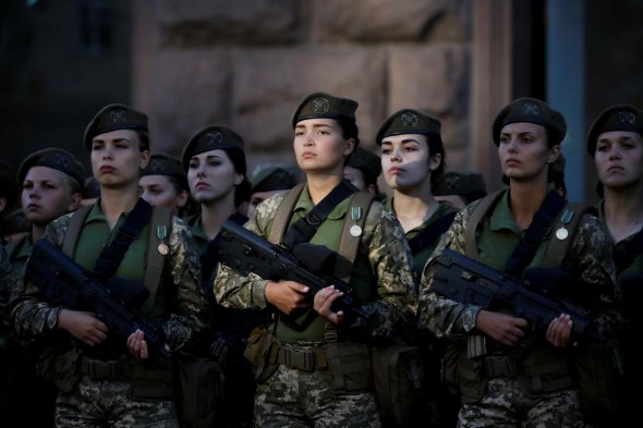 Почти 3,4 тыс. украинок-военных имеют офицерские звания