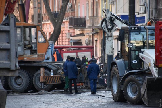 Будівлю на вулиці Троїцькій в Одесі, де розташовувався  коледж, обносять парканом