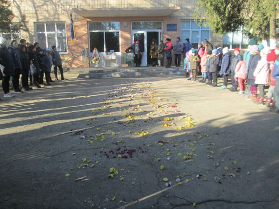 6 грудня  в селі Новомиколаївка  попрощалися з загиблою під час пожежі в Одеському коледжі  16-річною Ксенією Бабенко