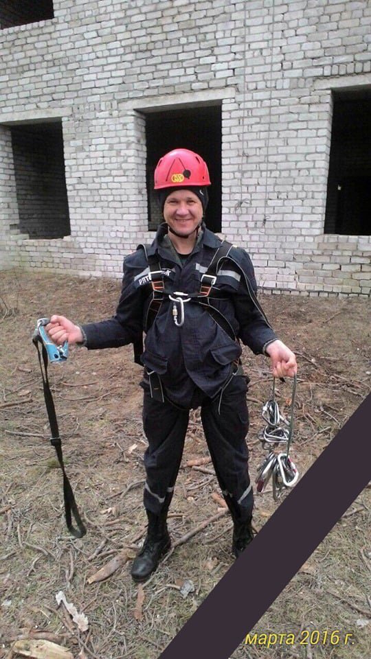 9 декабря в Одессе прощаться с спасателем 43-летним Сергеем Шатохин. Он получил тяжелые травмы во время ликвидации пожара в Одесском колледже экономики, права и гостинично-ресторанного бизнеса