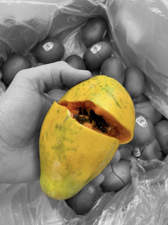 Папайя напоминает смесь вкусов дыни и персика