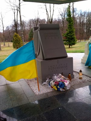 Могила-мемориал Михаила Вербицкого в Млынах 