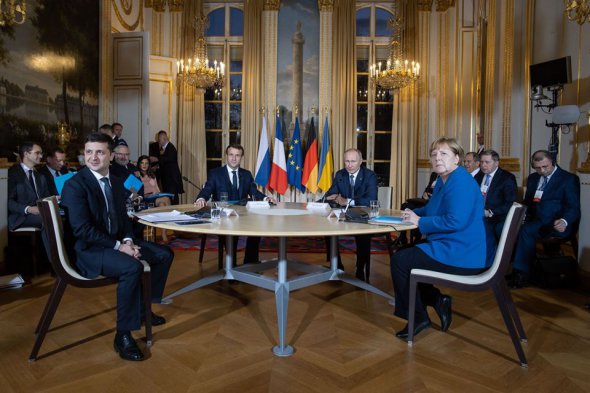 Зеленский, Макрона, Меркель и Путин провели встречу в Елисейском дворце
