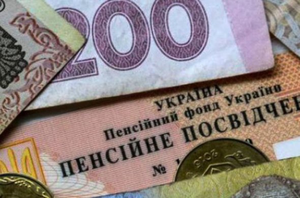 В Україні збільшують пенсійний вік для жінок та необхідний мінімальний трудовий стаж