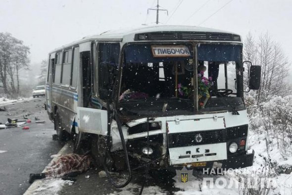 На Тернопольщине не разминулись автомобиль Dacia Logan и рейсовый автобус