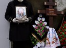 В Одессе простились с 48-летней Натальей Третьяковой. Она погибла во время смертельного пожара в колледже экономики, права и гостинично-ресторанного бизнеса