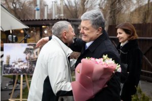 Порошенко поздравил с днем рождения Ахтема Чийгоза. Фото: Facebook