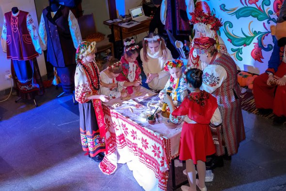 14 грудня у Краєзнавчому музеї в Черкасах провели вечорниці "Чудасія на Андрія". На святкування прийшли більше 500 гостей