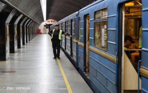 У столичному метрополітені через збій системи оплати проїзду утворилася тиснява. Фото: Ukrlib