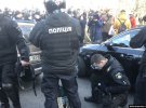 Во время митинга "Нацкорпус" облил правоохранителей зеленкой