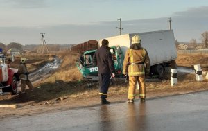 В Глухове поезд протаранил грузовик. Фото: Глухов Инфо