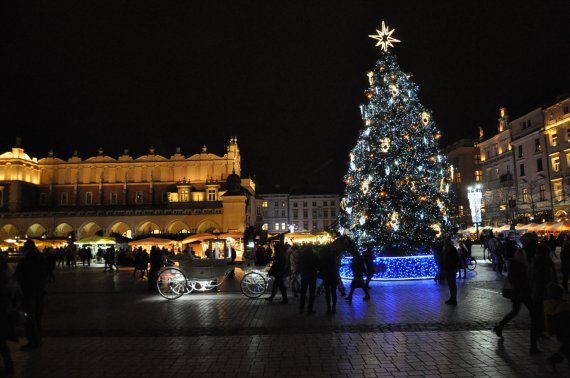 З 26 листопада до 26 грудня у Кракові в центрі міста проходить різдвяний ярмарок. Він один з найстаріших у Європі.