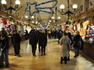  З 26 листопада до 26 грудня у Кракові в центрі міста проходить різдвяний ярмарок. Він один з найстаріших у Європі. 