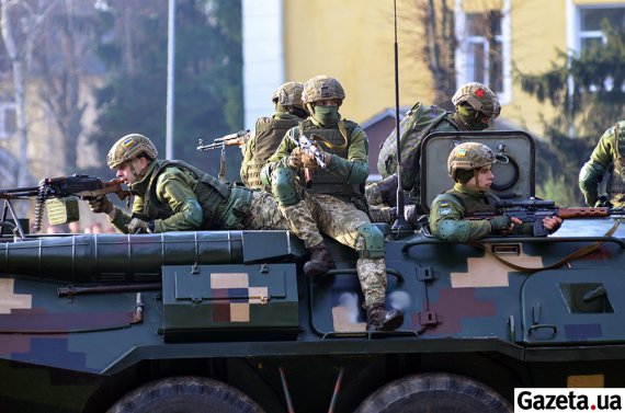 Показові виступи львівських десантників