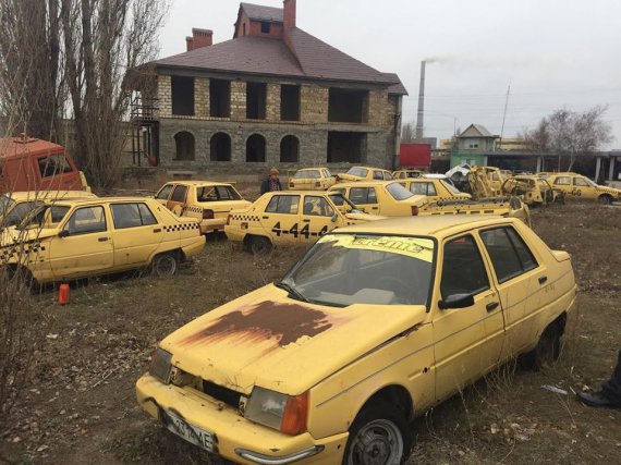В городе Энергодар Запорожской области нашли заброшенные ЗАЗ-1103 Славута. Ранее использовались в такси