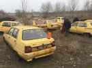 В городе Энергодар Запорожской области нашли заброшенные ЗАЗ-1103 Славута. Ранее использовались в такси