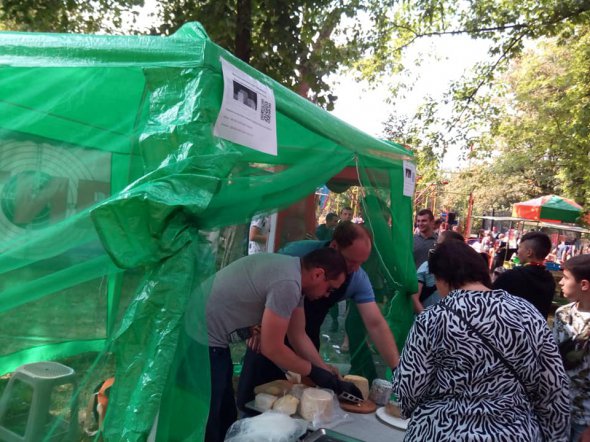 Продають сири переважно на місцевих ярмарках та базарах