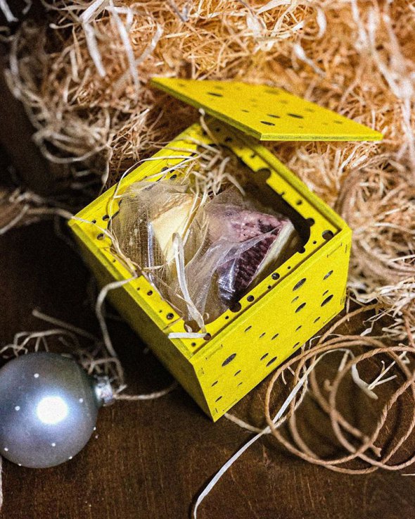 Часто поштою замовляють дегустаційний набір за 150 грн, де можна скуштувати 5 видів сирів