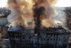 Коледж економіки, права та готельно-ресторанного бізнесу загорівся в Одесі 4 грудня. У приміщенні було близько 400 людей. Більшість встигли вибігти на вулицю. Дехто стрибав із вікон будівлі. 16 осіб загинули