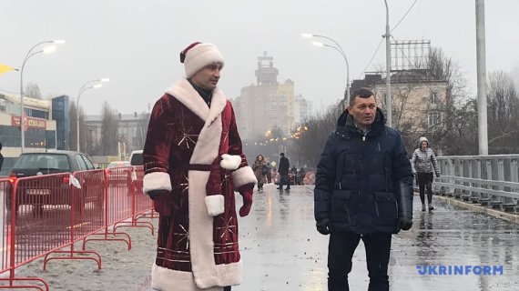 У Києві відкрили рух Шулявським мостом