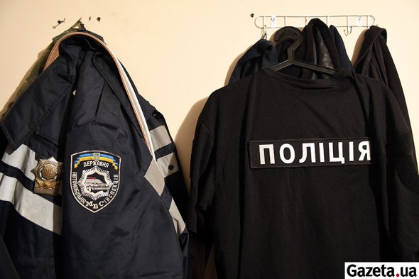 Старая "ГАИшная" и новая полицейская униформы старшего сержанта Виталия