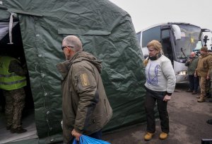 Олена Сорокіна з'явилася на обміні в курточці з написом "Моя держава Україна". Фото: Donetchanyn