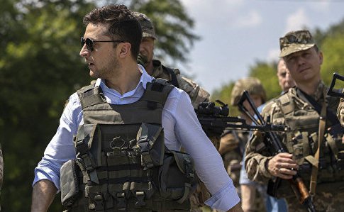 Президент України Володимир Зеленський під час свого першого візиту на передову