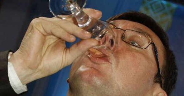 18 років тому Луценко пив з Януковичем.