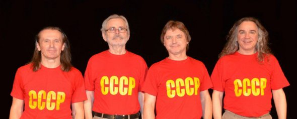 Гурт «Пламя» був створений ще в Радянському союзі і часто виступав у футболках з написом «СССР»