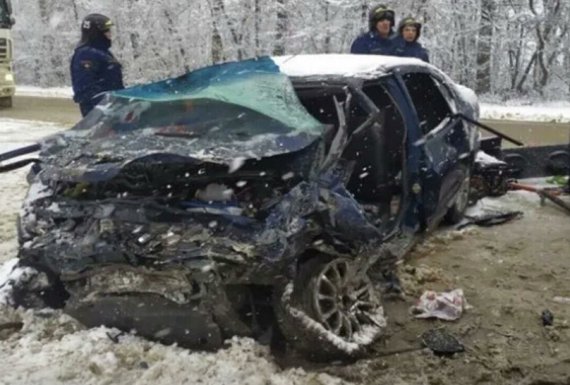 В Орловской области в России столкнулись легковушка и бус с украинским. Трое погибших