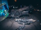 В Киеве столкнулись два автомобиля и троллейбус