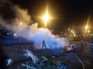 У Києві легковик влетів у стовп і загорівся. Водій загинув, 4 пасажирів зазнали травм