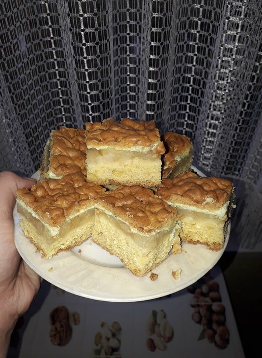 Руслана Грабивчук пирог печет с карамелизированных яблок