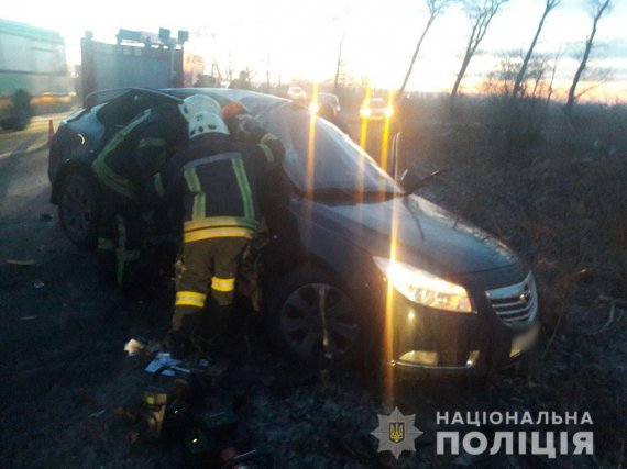 Под Киевом столкнулись Opel и Газель. Погибла 24-летняя женщина