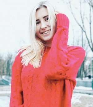 Аліна Приходько навчалася на третьому курсі Харківського університету внутрішніх справ. Займалася танцями та гімнастикою