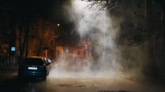В Киеве прорвало еще одну трубу. Кипятком залило улицы возле Воздухофлотского проспекта