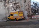 В Киеве на улице Светлицкого прорвало трубу