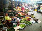 Рынки во Вьетнаме очень разноцветные и здесь много экзотических фруктов
