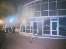В Киеве горела клиника красоты. Найти очаг возгорания и локализовать пламя удалось спустя час. Причины случившегося и убытки устанавливаются