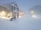 Уровень снега местами превышает 3 метра