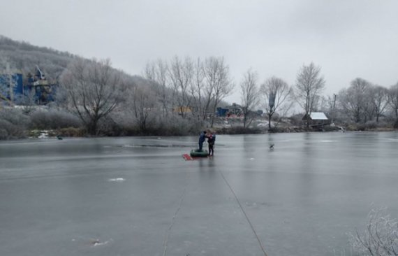На Закарпатті  втопилися двоє рибалок 69 та 44 років. Чоловіки провалилися на тонкій кризі