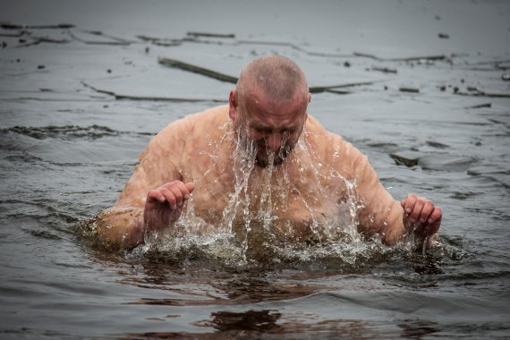 Бійці пірнали у річки та озера Луганщини, аби очиститися