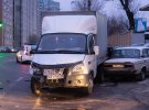 В Киеве на проспекте Науки пьяный водитель на Mitsubishi устроил масштабную аварию. Двое пострадавших