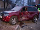 У Києві на проспекті Науки п’яний водій на Mitsubishi влаштував масштабну аварію. Двоє постраждалих