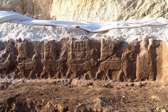 Археологи розкопали новий асcирійський барельєф